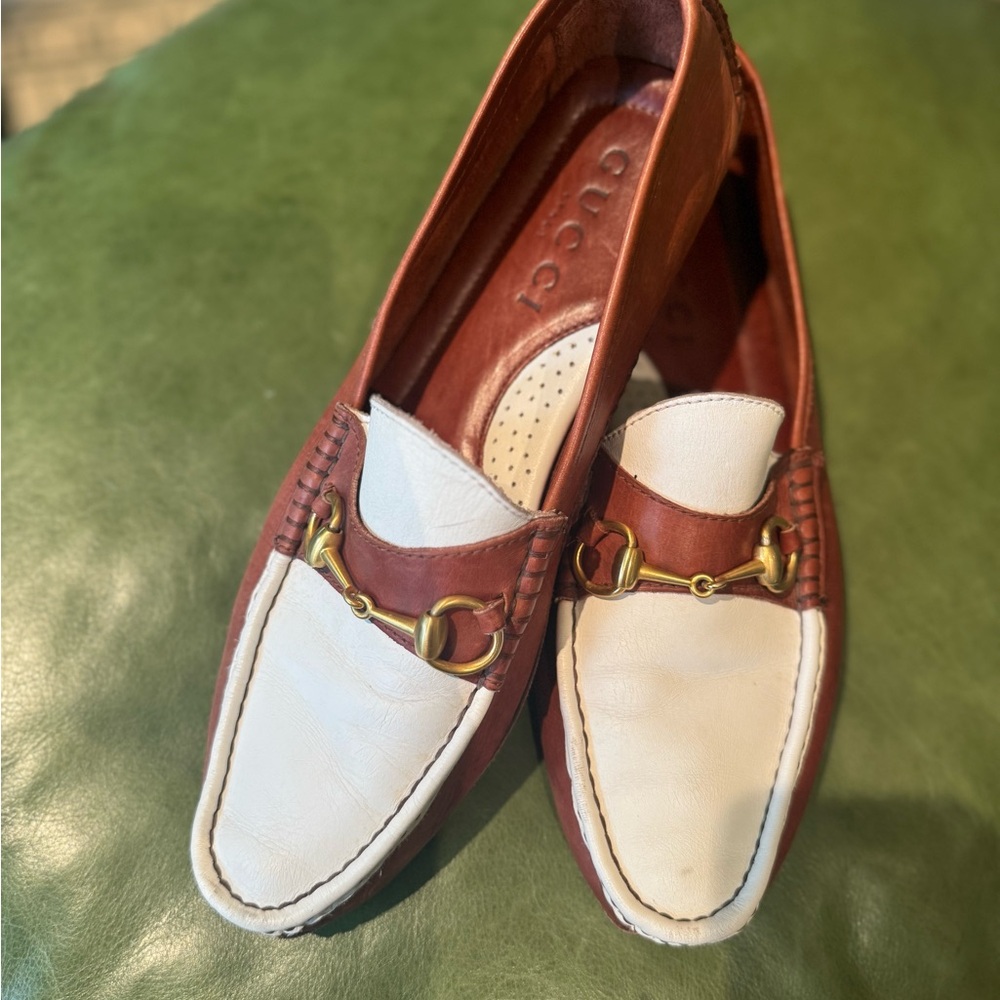 Gucci White and Brown Leather Loafers with Moccasin Stitching